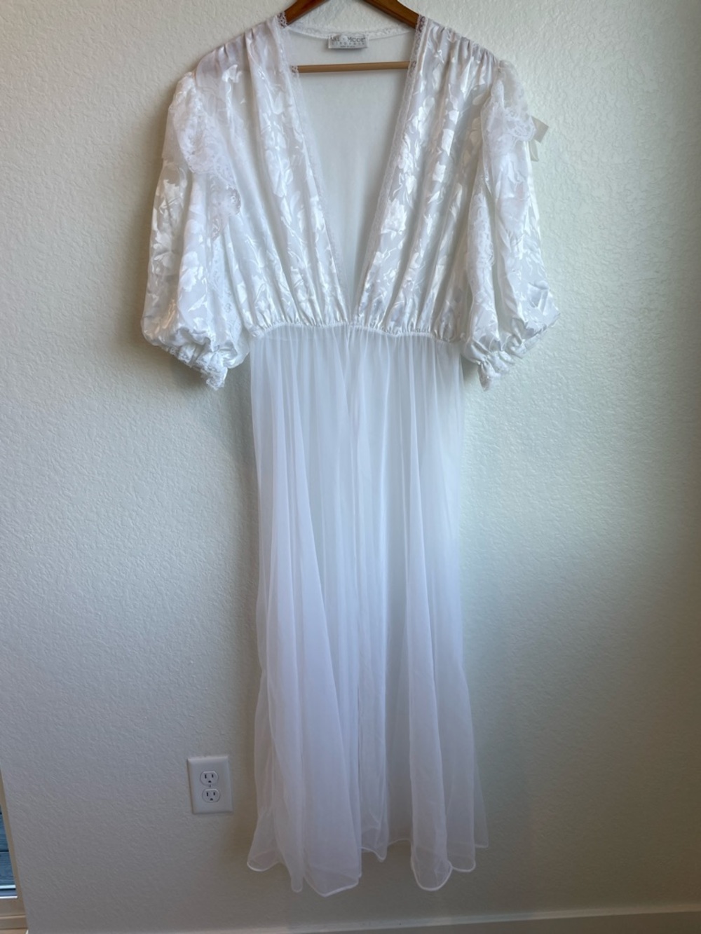 Val Mode Lingerie White Lace-Trim Peignoir • Large - Picture 5 of 14